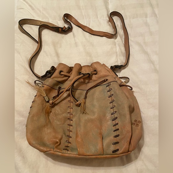 Patricia Nash, Italian leather purse, green and tan with feathers dangling - Picture 1 of 9